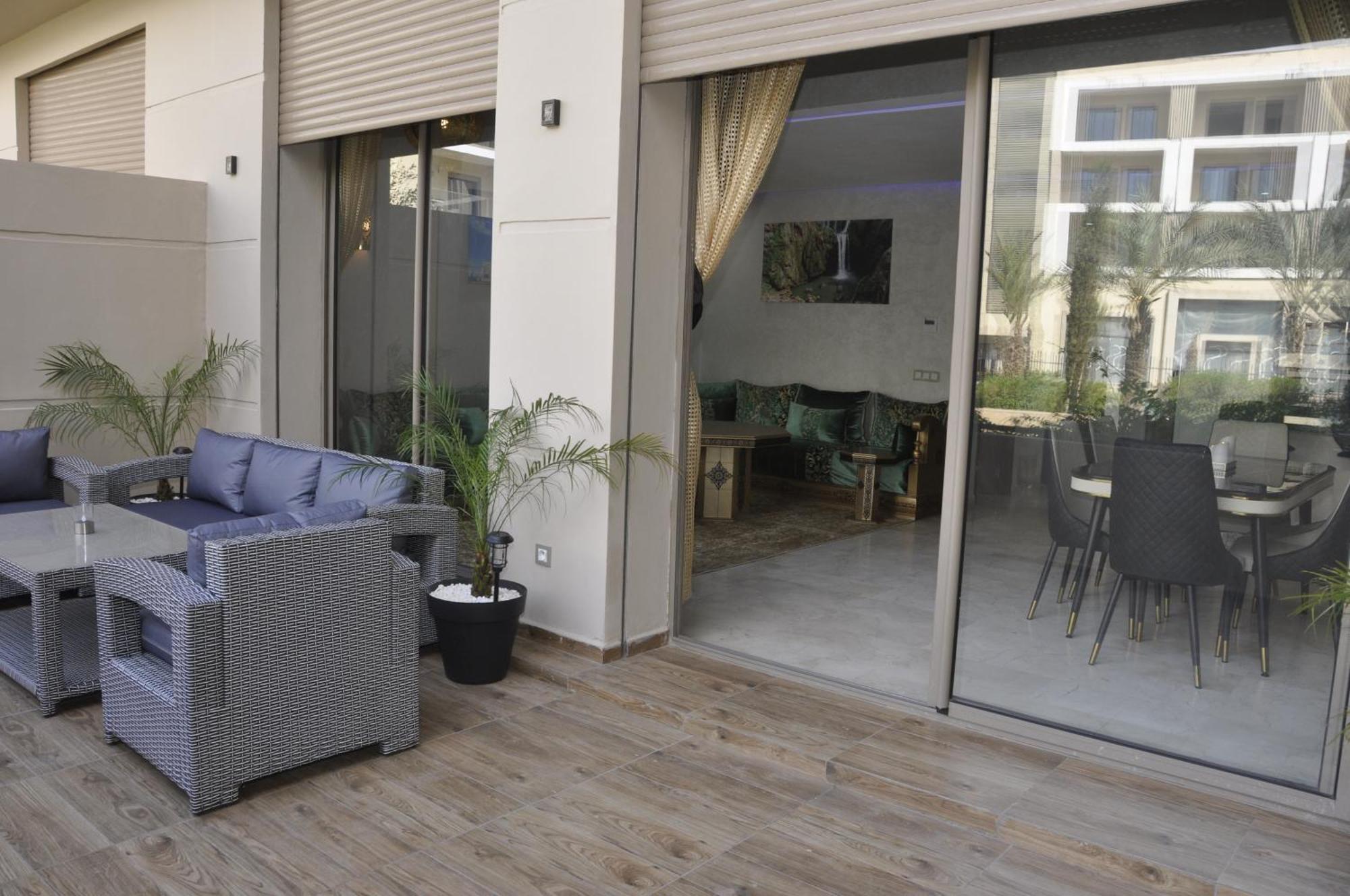 Royal Deluxe Gold - Marrakech, Luxe Pool View Appartement